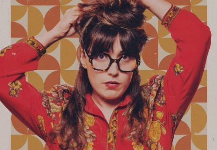 Yoanna Sallese dans C'est pas grave