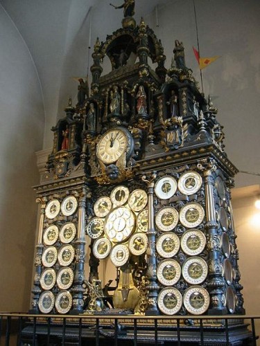 CATHéDRALE SAINT-JEAN ET SON HORLOGE ASTRONOMIQUE