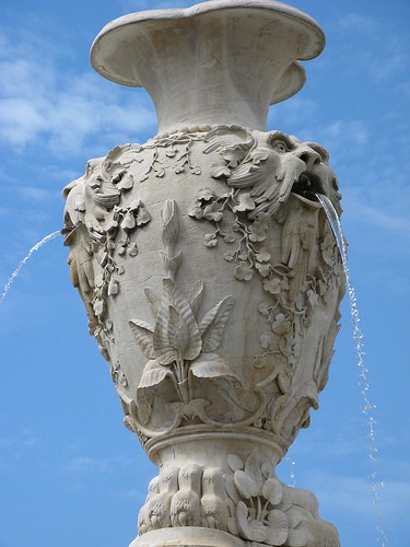 FONTAINE PLACE DE LA RéVOLUTION