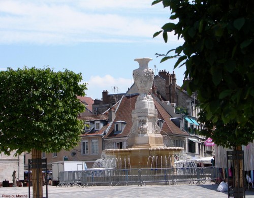 FONTAINE PLACE DE LA RéVOLUTION